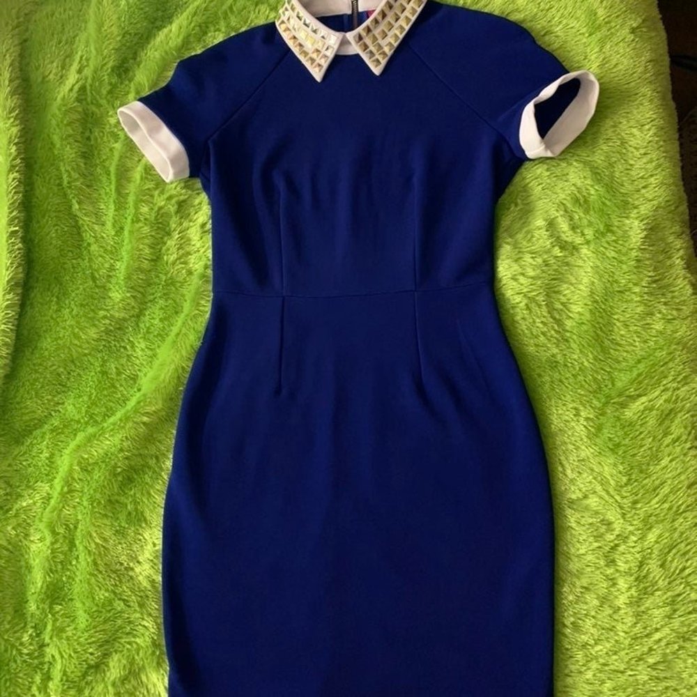 blue dress
